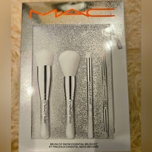 MAC “Brush of Snow” Essential Brush Kit 5 Piece Set NIB Limited Edition